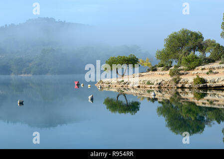 Early Morning Mist & Reflections in Esparron Lake Esparron-de-Verdon Alpes-de-Haute-Provence Provence France Stock Photo