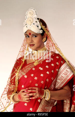 Bengali Bridal Hand Jewellery 2024 | favors.com