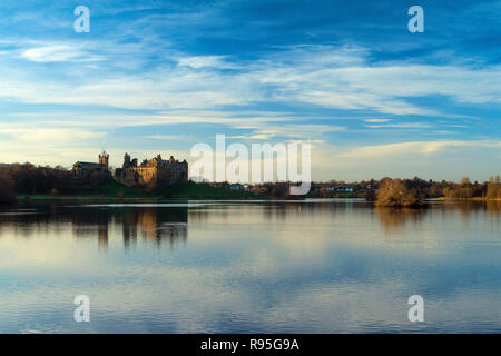 Linlithgow Palace and Linlithgow Loch, Linlithgow, West Lothian Stock Photo