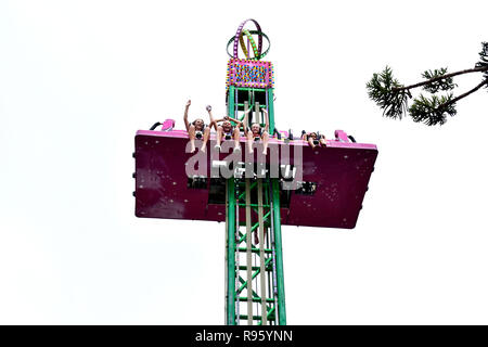 THRILL SEEKERS ON SHOW RIDE Stock Photo