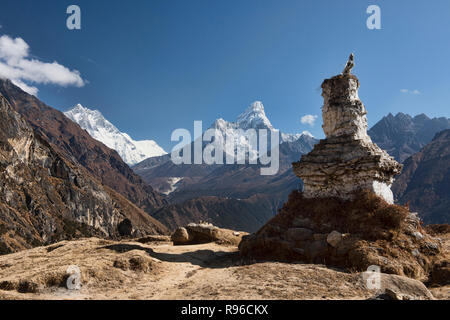 Ama Dablam rises above the Khumbu Valley, Everest region, Nepal Stock Photo