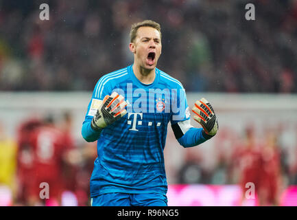 Munich, Germany. 19th December, 2018. Manuel NEUER, FCB 1 Cheering, joy, emotions, celebrating, laughing, cheering, rejoice, tearing up the arms, clenching the fist, celebrate, celebration, Franck RIBERY, FCB 7 celebrates his goal for  , happy, laugh, 1-0 FC BAYERN MUNICH - RB LEIPZIG  - DFL REGULATIONS PROHIBIT ANY USE OF PHOTOGRAPHS as IMAGE SEQUENCES and/or QUASI-VIDEO -  1.German Soccer League , Munich, December 19, 2018  Season 2018/2019, matchday 16, FCB, Red Bull, München,  © Peter Schatz / Alamy Live News