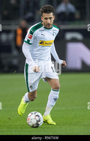 Borussia Monchengladbach, Deutschland. 18th Dec, 2018. Fabian JOHNSON (MG) with Ball, individual action with ball, action, full figure, upright, football 1. Bundesliga, 16.matchday, Borussia Monchengladbach (MG) - FC Nuremberg (N) 2: 0, on 18.12.2018 in Borussia Monchengladbach/Germany. ¬ | usage worldwide Credit: dpa/Alamy Live News Stock Photo