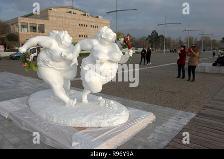 Thessaloniki, Greece, 20'th December 2018.  Two women take photographs of a statue by Chinese artist Xu Hongfei in the northern Greek port city of Thessaloniki.  Fifteen statues made by Xu Hongfei are exhibited at the waterfront of Thessaloniki between December 17 and December 24, 2018, as part of artist's worldwide sculpture exhibition, which begins in Thessaloniki. Credit : Orhan Tsolak / Alamy Live News Stock Photo