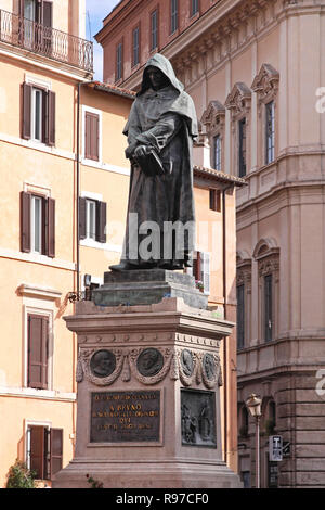 ROME, ITALY - OCTOBER 25: Giordano Bruno in Rome on OCTOBER 25, 2009. Statue of Giordano Bruno, created by Ettore Ferrari at Campo de Fiori in Rome, I Stock Photo