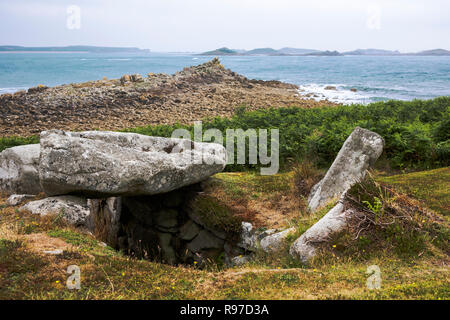 Bronze Age communal burial cairn, Innisidgen Lower Carn, St. Mary's, Isles of Scilly, England, UK Stock Photo