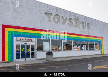 HICKORY, NC, USA-12-19-18: A closed Toys R Us store, one of 800 U.S. stores, The company  filed for Chapter 11 bankruptcy in 2017. Stock Photo