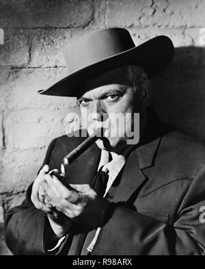 Original film title: MAN IN THE SHADOW. English title: MAN IN THE SHADOW. Year: 1957. Director: JACK ARNOLD. Stars: ORSON WELLES. Credit: UNIVERSAL PICTURES / Album Stock Photo