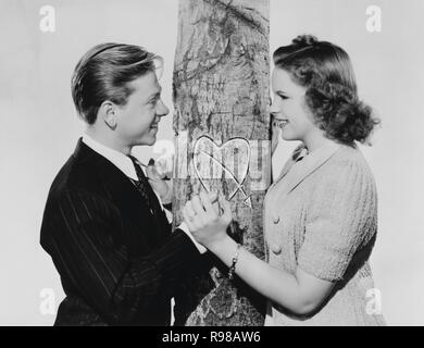 Original film title: BABES IN ARMS. English title: BABES IN ARMS. Year: 1939. Director: BUSBY BERKELEY. Stars: MICKEY ROONEY; JUDY GARLAND. Credit: M.G.M / Album Stock Photo
