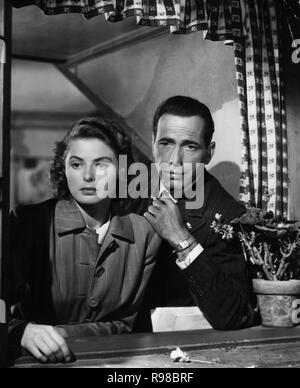 Original film title: CASABLANCA. English title: CASABLANCA. Year: 1942. Director: MICHAEL CURTIZ. Stars: HUMPHREY BOGART; INGRID BERGMAN. Credit: WARNER BROTHERS / Album Stock Photo