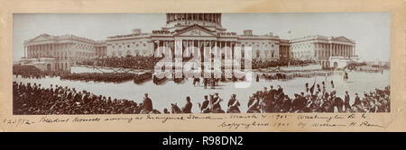 U.S. President Theodore Roosevelt Arriving at Inauguration Stand, U.S. Capitol Building, Washington DC, USA, by William Henry Rau, March 4, 1905 Stock Photo