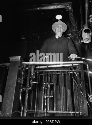 U.S. President Franklin Roosevelt at Back of Train as he Departs for Florida, Washington DC, USA, Harris & Ewing 1935 Stock Photo