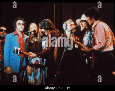 Original film title: THE LAST WALTZ. English title: THE LAST WALTZ. Year: 1978. Director: MARTIN SCORSESE. Stars: VAN MORRISON; ROBBIE ROBERTSON; NEIL YOUNG; RICK DANKO; DR. JOHN; JONI MITCHELL; NEIL DIAMOND; BOB DYLAN. Credit: UNITED ARTISTS / Album Stock Photo