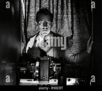 The Man in the White Suit (Ealing, 1951). Alec Guinness Stock Photo - Alamy