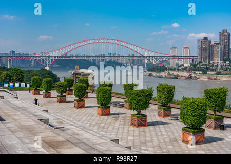 CHONGQING, CHINA - SEPTEMBER 19: View of the Changjiang Chaotianmen bridge on the Yangtze river on September 19, 2018 in Chongqing Stock Photo