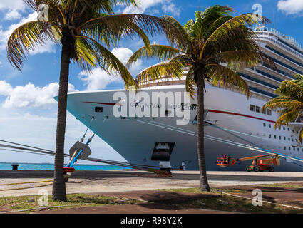 as we left on our cruise ship - Picture of Royal Plaza Mall, Aruba