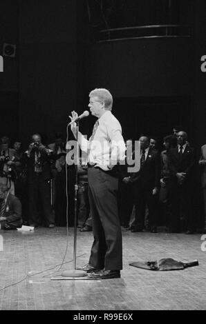 Jimmy Carter speaking at a Brooklyn College campaign stop in New York. 1976 Sep. 7 Stock Photo