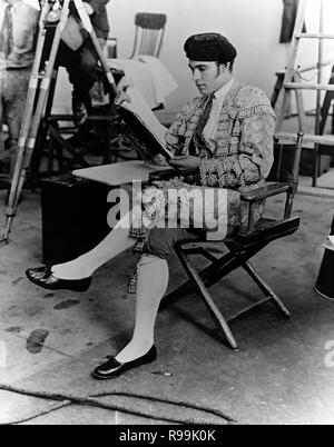 Rudolph Valentino, On-set Of The Silent Film, "The Sheik", 1921 Stock ...