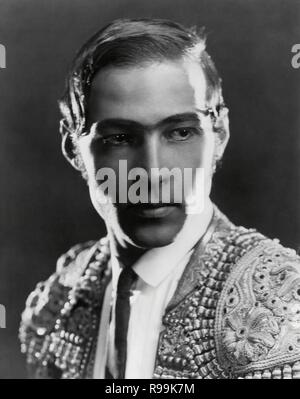 Original film title: BLOOD AND SAND. English title: BLOOD AND SAND. Year: 1922. Director: FRED NIBLO. Stars: RUDOLPH VALENTINO. Credit: PARAMOUNT PICTURES / Album Stock Photo