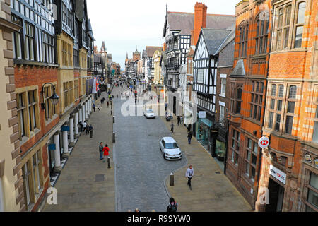 Shoppers on Eastgate Street in Chester, the County town of Cheshire, England, UK Stock Photo