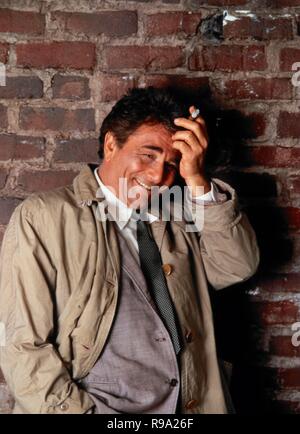 Original film title: COLUMBO. English title: COLUMBO. Year: 1971. Director: PATRICK MCGOOHAN; VINCENT MCEVEETY; JAMES FRAWLEY. Stars: PETER FALK. Credit: NBC UNIVERSAL TELEVISION / Album Stock Photo