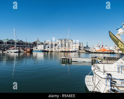 CAPE TOWN, SOUTH AFRICA -DECEMBER 10, 2018 - Victoria and Alfred Waterfront, harbor with recreation boats, shops, restaurants and Table Mountain on ba Stock Photo