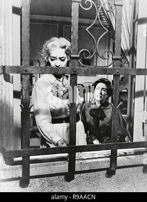 Original film title: WHAT EVER HAPPENED TO BABY JANE?. English title: WHAT EVER HAPPENED TO BABY JANE?. Year: 1962. Director: ROBERT ALDRICH. Stars: BETTE DAVIS; JOAN CRAWFORD. Credit: WARNER BROTHERS / Album Stock Photo