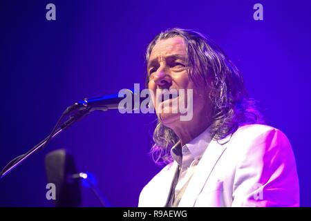 04. August 2017 - Roger Hodgson and Charles Roger Pomfret Hodgson, withbegrunder, former frontman, singer and songwriter of the British pop/rock band Supertramp at his concert at Holstenhalle 1 in Neumunster. The gig was part of the 'Breakfast in America' World Tour, hosted by the Schleswig-Holstein Music Festival. | August, the 4th, 2017 - Roger Hodgson aka Charles Roger Pomfret Hodgson, founder, prior frontman, singer and songwriter of British pop/rock band Supertramp at his concert in the Holstenhalle 1 in Neumuenster, Germany. The show is in the context of the Breakfast in America worl Stock Photo