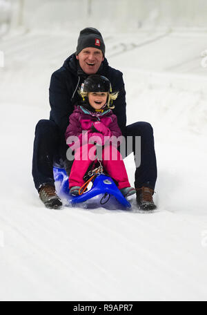 Bispingen, Germany. 22nd Dec, 2018. Jenny (in front) and Andreas go down the piste with a sled in the Snow Dome. Credit: Philipp Schulze/dpa/Alamy Live News Stock Photo