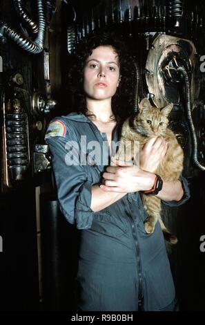 Original film title: ALIEN. English title: ALIEN. Year: 1979. Director: RIDLEY SCOTT. Stars: SIGOURNEY WEAVER. Credit: 20TH CENTURY FOX / Album Stock Photo