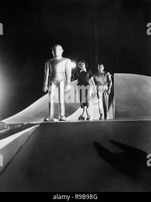 ALIEN SCENE THE DAY THE EARTH STOOD STILL (1951 Stock Photo - Alamy
