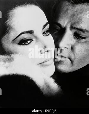 Original film title: THE V. I. P. 'S. English title: THE V. I. P. 'S. Year: 1963. Director: ANTHONY ASQUITH. Stars: ELIZABETH TAYLOR; RICHARD BURTON. Credit: M.G.M. / Album Stock Photo