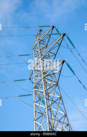 Overhead line power cables and pylons for electrical energy transmission and distribution 11kV, 33kV, 132kV, 275kV, 400kV and HVDC Stock Photo