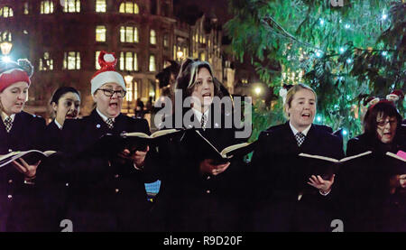 Metropolitan Police Choir sing Christmas carols at Trafalgar Square, Central London, England. Dec. 19, 2018 Stock Photo