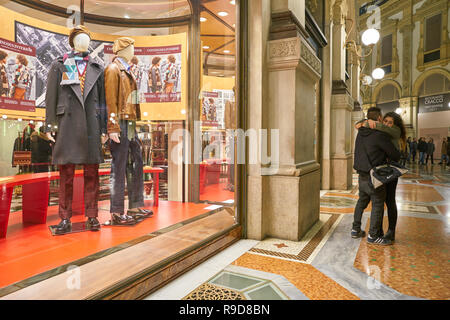 MILAN, ITALY - CIRCA NOVEMBER, 2017: a window display at Gucci store in  Galleria Vittorio Emanuele II Stock Photo - Alamy