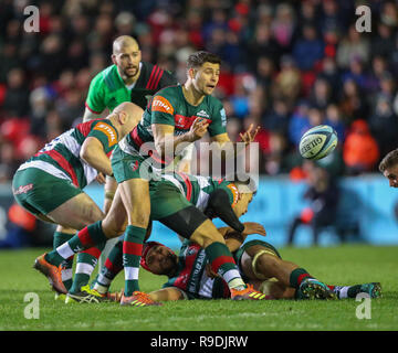 Leicester, UK: 22nd Dec 2018.  Ben Youngs passes to his Tigers backline  during the Premiership round 10 game between Leicester Tigers and Harlequins rfc.   © Phil Hutchinson/Alamy Live News Stock Photo