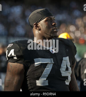 Oakland, California, USA. 31st Oct, 2010. Oakland Raiders guard Bruce Campbell #74 on Sunday, October 31, 2010, at Oakland-Alameda County Coliseum in Oakland, California. The Raiders defeated the Seahawks 33-3. Credit: Al Golub/ZUMA Wire/Alamy Live News Stock Photo