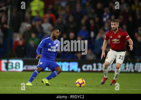 Cardiff, UK. 22nd Dec, 2018. Junior Hoilett of Cardiff City (l) in action. Premier League match, Cardiff City v Manchester Utd at the Cardiff City Stadium on Saturday 22nd December 2018. this image may only be used for Editorial purposes. Editorial use only, license required for commercial use. No use in betting, games or a single club/league/player publications. pic by Andrew Orchard/Andrew Orchard sports photography/Alamy Live news Credit: Andrew Orchard sports photography/Alamy Live News Stock Photo