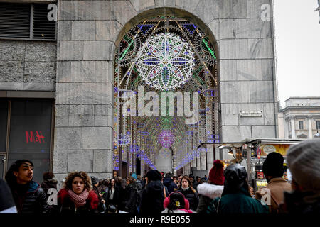 Milan, Italy. 23rd Dec, 2018. Christmas shopping Credit: LaPresse/Alamy Live News Stock Photo