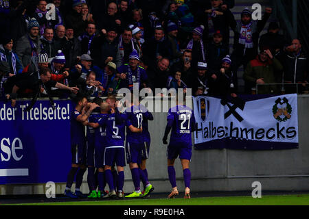 Aue, Germany. 23rd Dec, 2018. Soccer: 2nd Bundesliga, 18th matchday, FC Erzgebirge Aue - 1st FC Union Berlin in the Erzgebirgsstadion Aue The team of Aue celebrates the 3:0 in front of the fans (among others Malcom Cacutalua, Phillipp Riese, Clemens Fandrich, Pascal Testroet Credit: Daniel Schäfer/dpa - IMPORTANT NOTE: In accordance with the requirements of the DFL Deutsche Fußball Liga or the DFB Deutscher Fußball-Bund, it is prohibited to use or have used photographs taken in the stadium and/or the match in the form of sequence images and/or video-like photo sequences./dpa/Alamy Live News