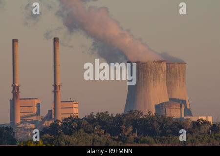 Crystal River Energy Complex, with coal and nuclear power plants, owned by  Duke Energy - Crystal River, Florida, USA Stock Photo - Alamy
