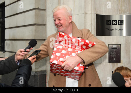 Chris Evans leaves Wogan House in London after presenting his final BBC Radio 2 breakfast show, which he has presented since 2010. Stock Photo