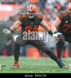 Cleveland Browns center JC Tretter (64) looks over the Miami