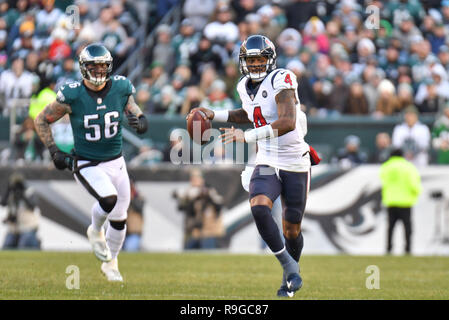 Philadelphia, Pennsylvania, USA. 23rd Dec, 2018. Deshaun Watson (4) of the Houston Texans looks to pass during a game against the Philadelphia Eagles at Lincoln Financial Field on December 23, 2018 in Philadelphia, Pennsylvania. Gregory Vasil/Cal Sport Media/Alamy Live News Stock Photo