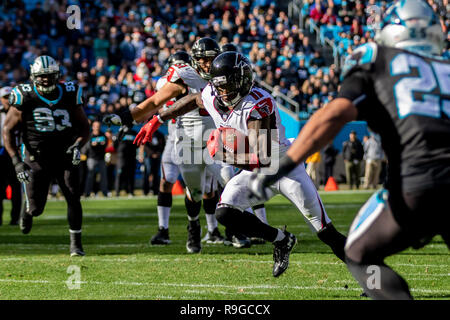 Charlotte, North Carolina, USA. 23rd Dec, 2018. Atlanta Falcons wide receiver Julio Jones (11) during game action at Bank of America Stadium in Charlotte, NC. Atlanta Falcons go on to win 24 to 10 over the Carolina Panthers. Credit: Jason Walle/ZUMA Wire/Alamy Live News Stock Photo