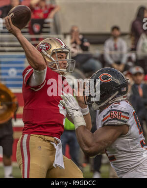 Chicago, Illinois, USA. 11th Nov, 2018. - Bears #52 Khalil Mack sacks Lions  Quarterback #9 Matthew Stafford during the NFL Game between the Detroit  Lions and Chicago Bears at Soldier Field in