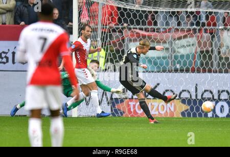 23-12-2018 FOOTBALL: PREMIER DIVISION: FC UTRECHT-AJAX: UTRECHT Kasper Dolberg (Ajax) scores for Ajax. 0-1 Foto: Sander Chamid Stock Photo