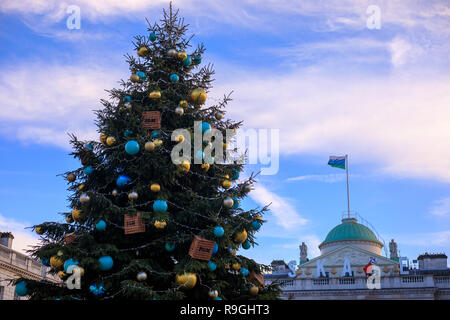 London, UK. 24th Dec 2018. Somerset House Christmas decorations/lights in London, December 2018. Credit: Oliver Dixon/Alamy Live News Stock Photo