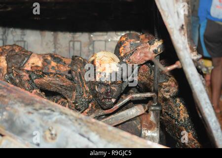 Agartala, Tripura, India. 22nd Dec, 2018. (EDITOR'S NOTE: IMAGE DEPICTS DEATH).Burnt bodies seen at the scene of the accident.Tragic road mishap at Amtali, 3 charred to death, 4 injured when two vehicles crushed face on resulting into a fire. Credit: Abhisek Saha/SOPA Images/ZUMA Wire/Alamy Live News Stock Photo