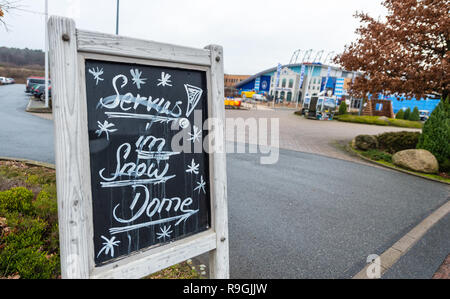 Bispingen, Germany. 22nd Dec, 2018. 'Hi! In the Snow Dome' is written on a board at the entrance to the Snow Dome in Bispingen. Credit: Philipp Schulze/dpa/Alamy Live News Stock Photo